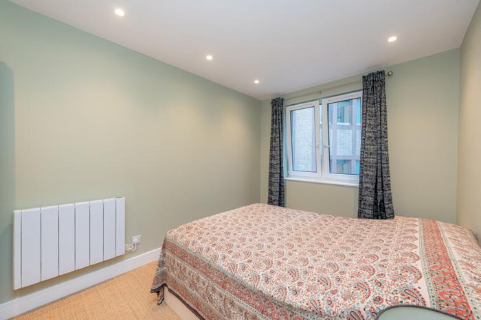 1 bed property in Bartholomew Close, London